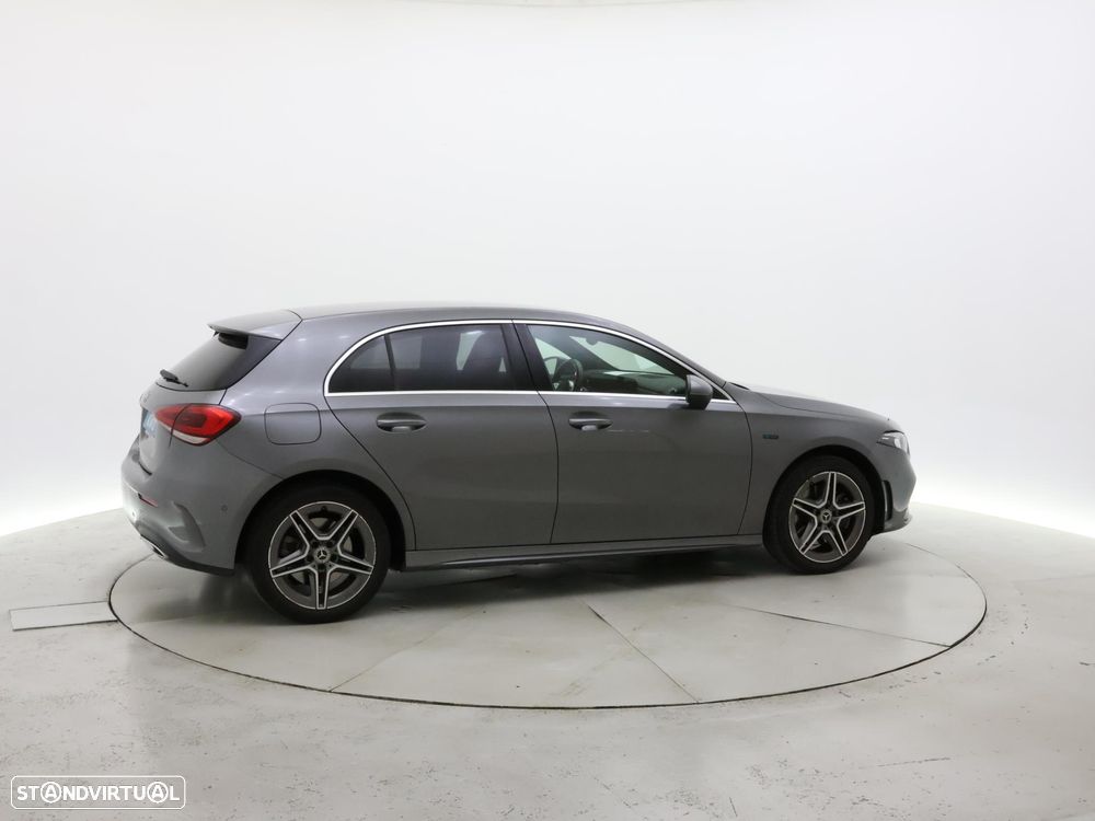 Mercedes-Benz A 250 e AMG Line - 8