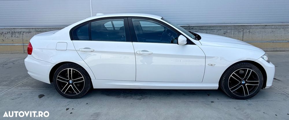 BMW Seria 3 320d DPF Edition Exclusive - 4