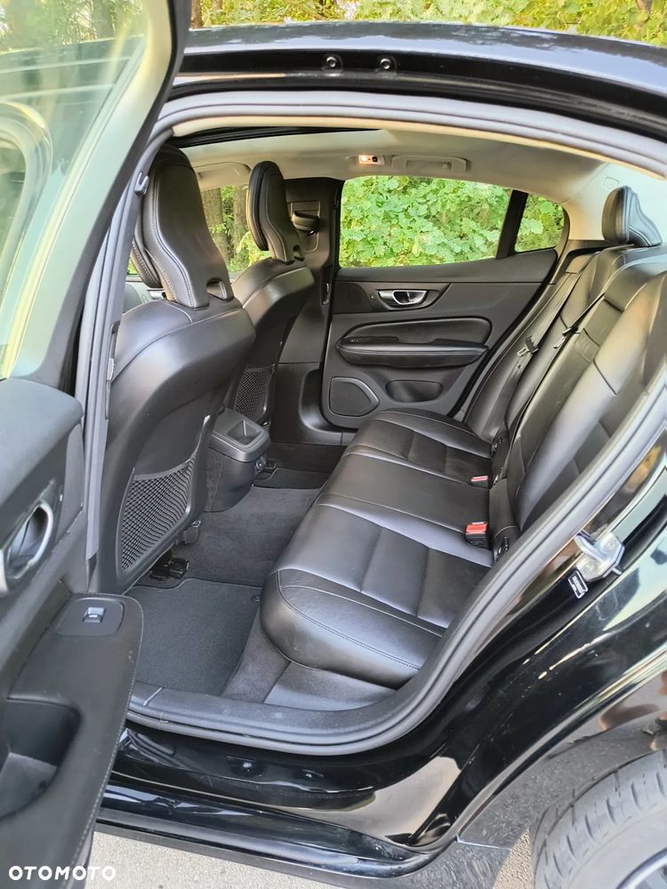 Volvo S60 B5 B AWD Plus Dark - 13