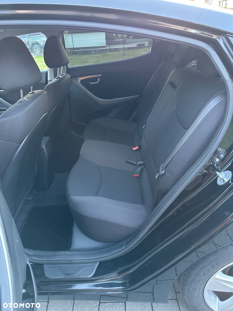 Hyundai Elantra 1.6 Comfort - 30