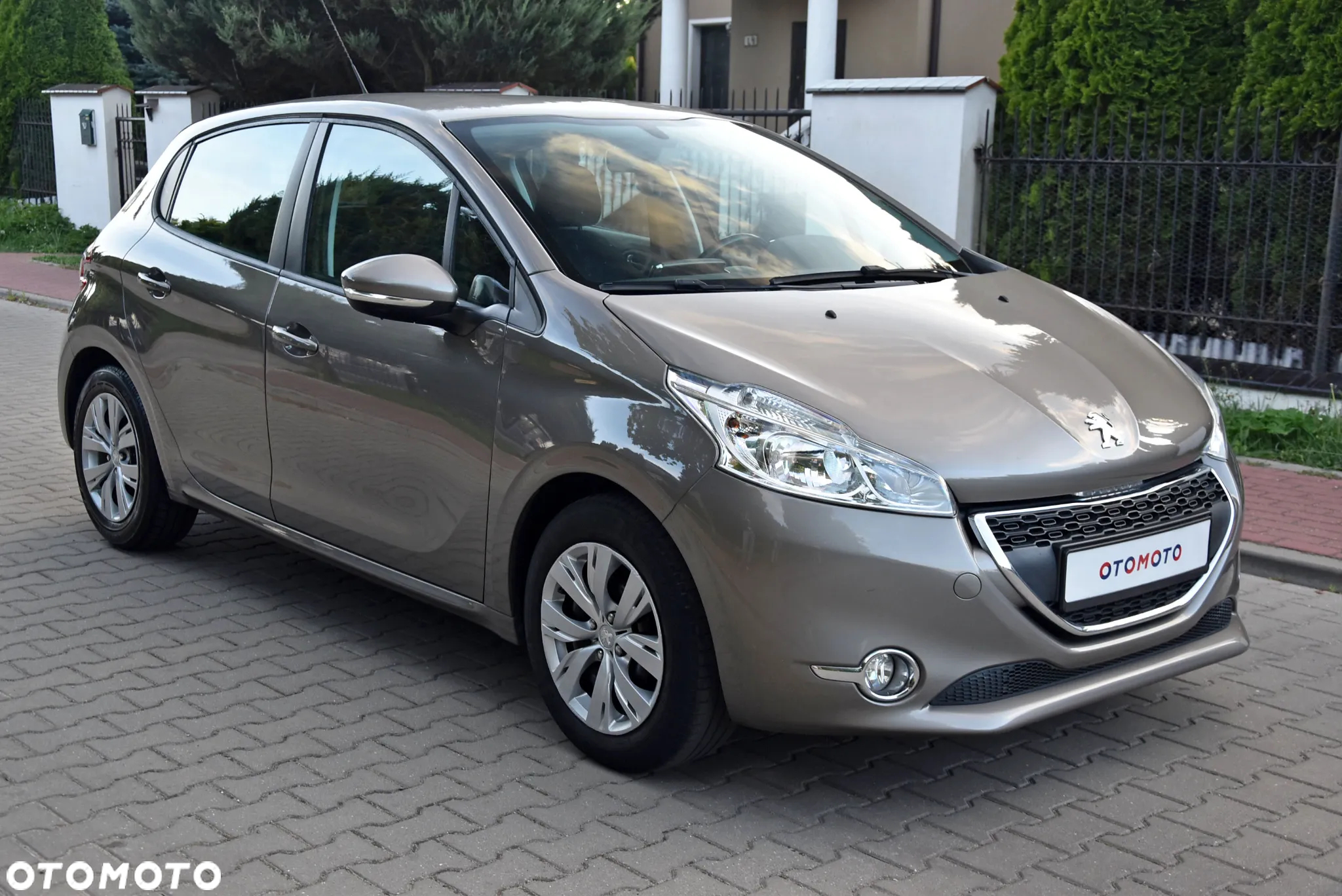 Peugeot 208 HDi 68 Like - 12