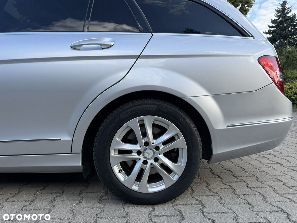 Mercedes-Benz Klasa C 250 CDI DPF 4Matic 7G-TRONIC BlueEFFICIENCY Avantgarde - 34
