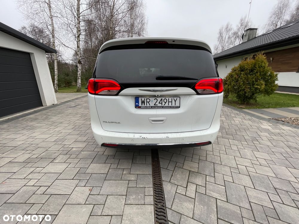 Chrysler Pacifica - 5