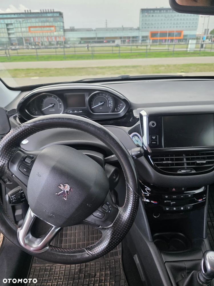 Peugeot 208 - 15