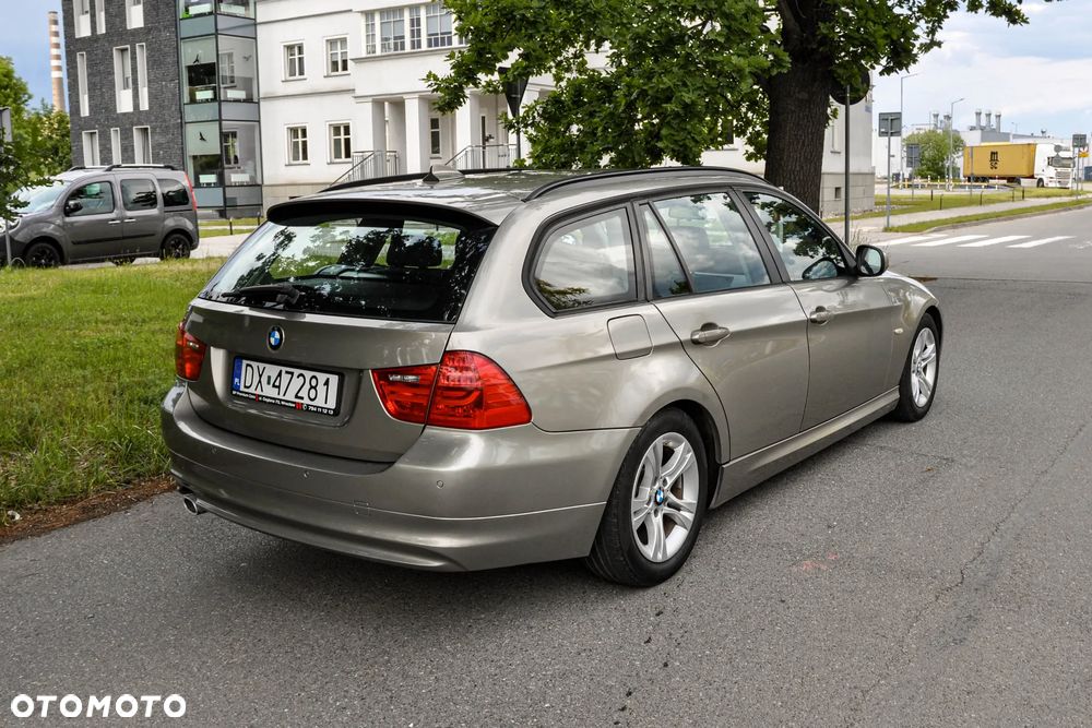 BMW Seria 3 320d DPF Efficient Dynamics Edition - 4