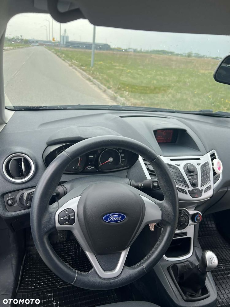 Ford Fiesta - 9