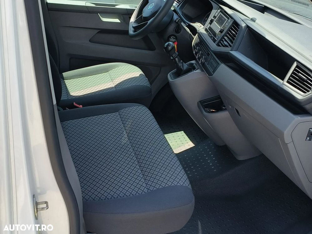 Volkswagen Caravelle - 10