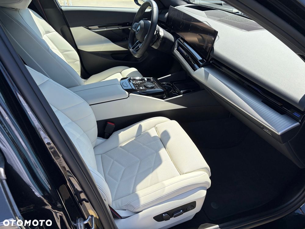 BMW Seria 5 520i mHEV M Sport - 24