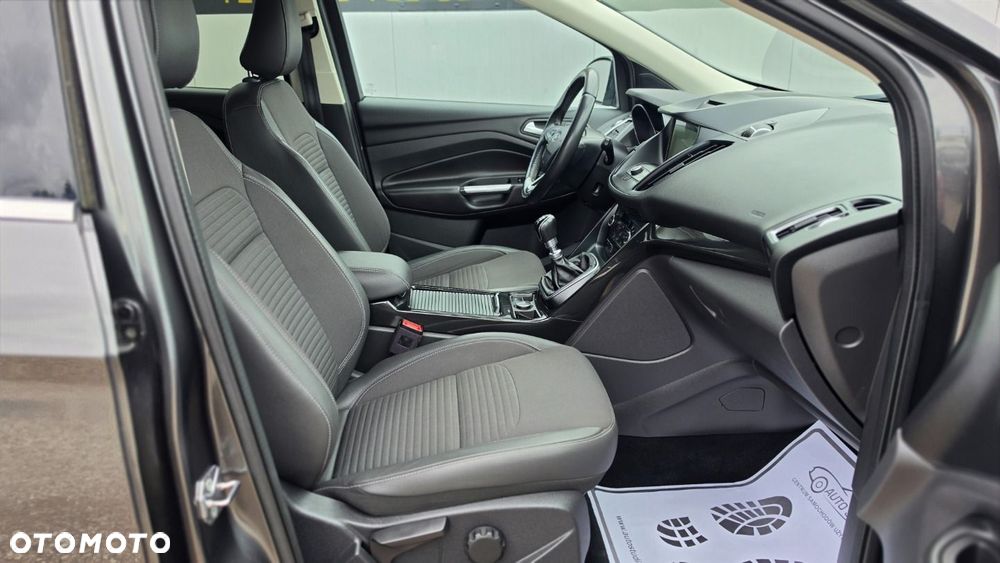Ford Kuga 1.5 EcoBoost 2x4 Titanium - 6