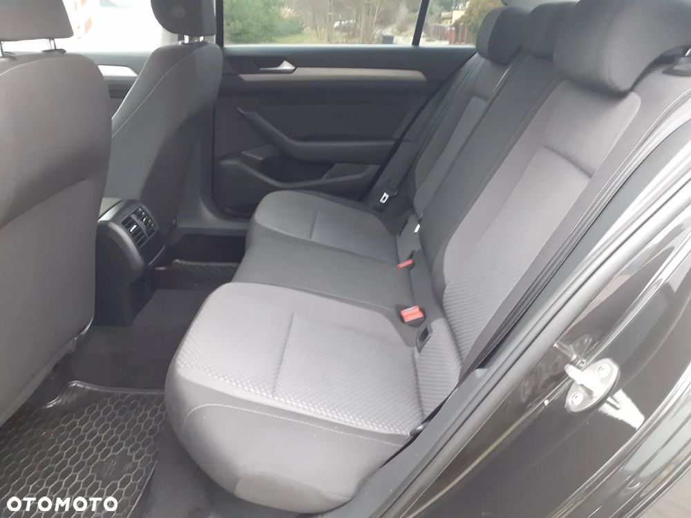 Volkswagen Passat - 25