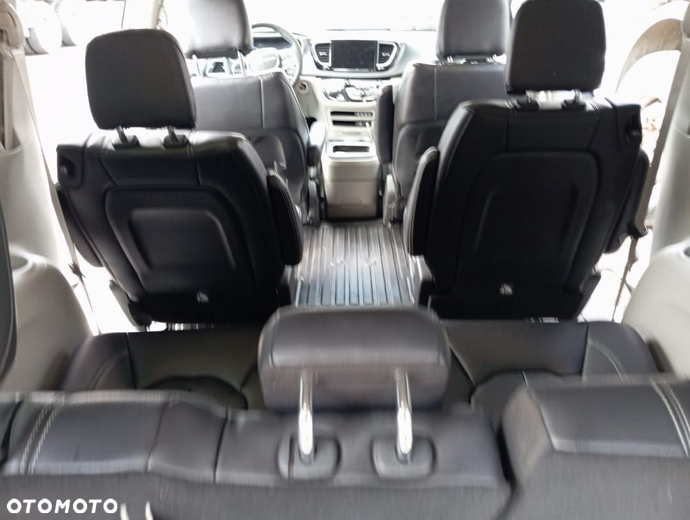 Chrysler Pacifica - 27
