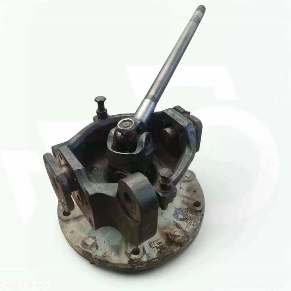 Zwrotnica 6194274M1 Zwolnica 85825032 Piasta 85825037 New Holland LB 115 - 10