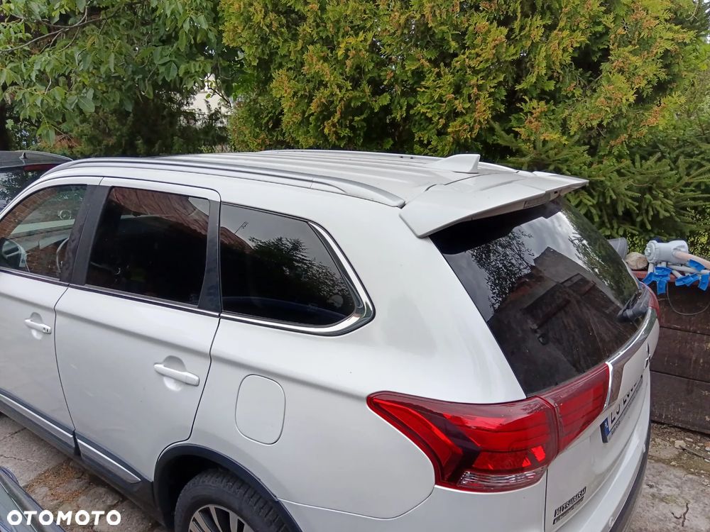 Mitsubishi Outlander - 3