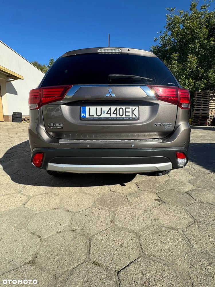 Mitsubishi Outlander 2.0 Instyle Navi 4WD CVT - 8