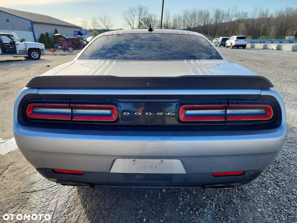 Dodge Challenger - 6