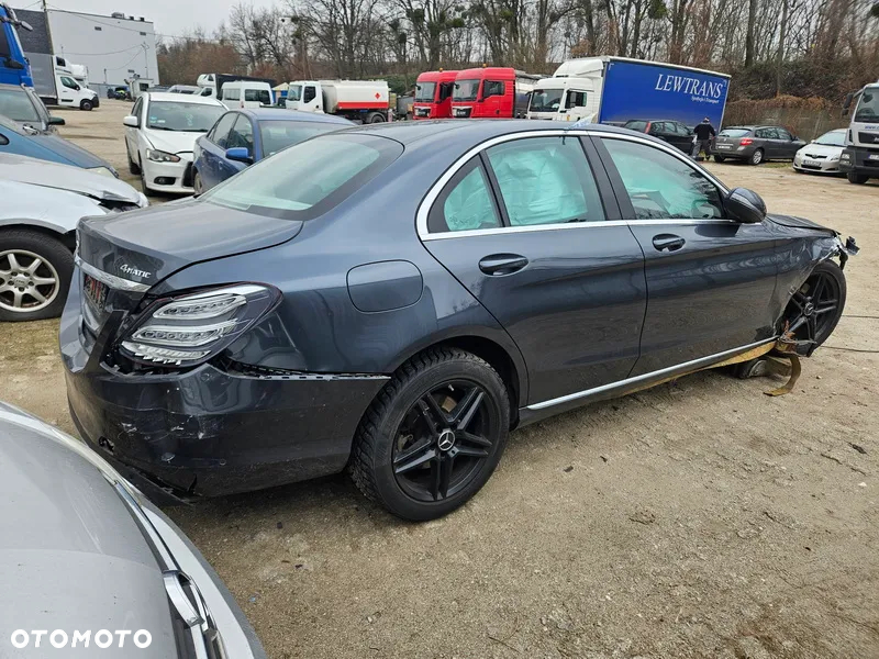 Mercedes-Benz Klasa C 200 4-Matic 9G-TRONIC - 14
