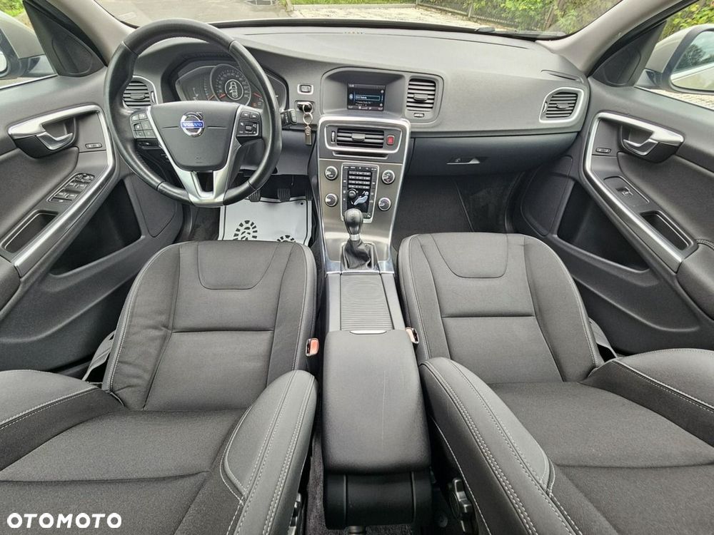 Volvo V60 D4 Momentum - 8