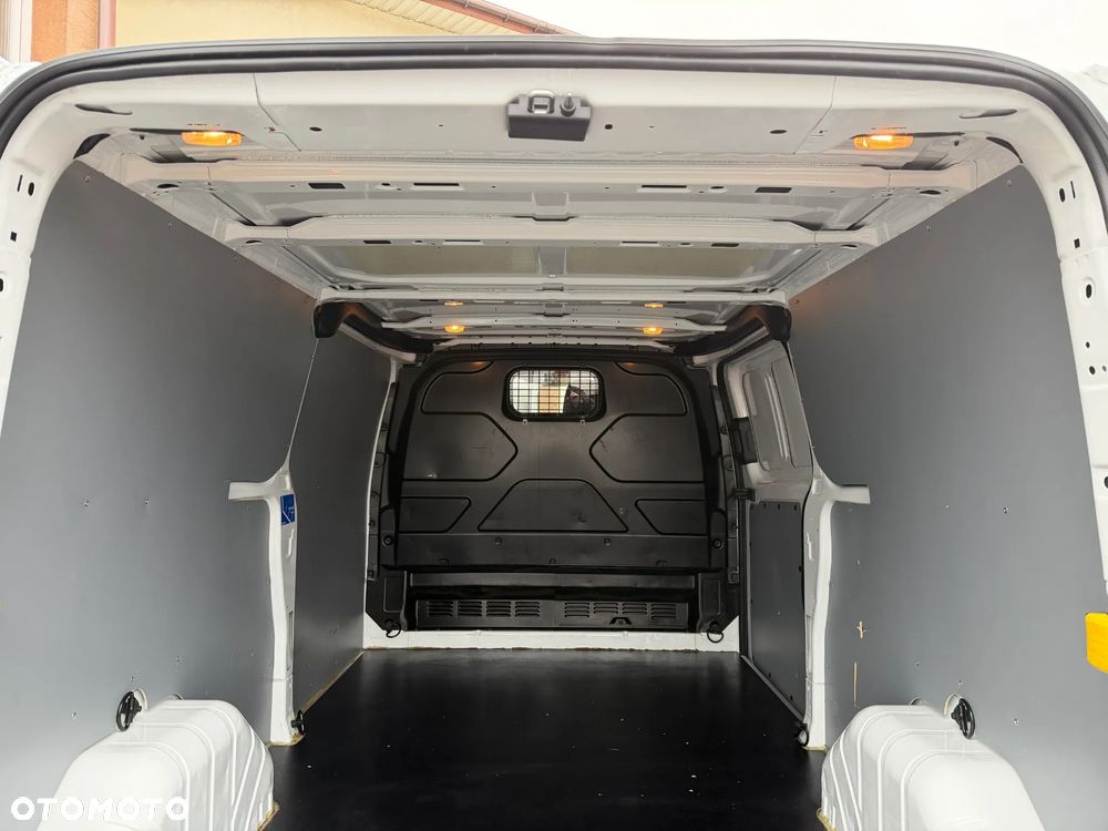 Ford Custom L2H1 - 14