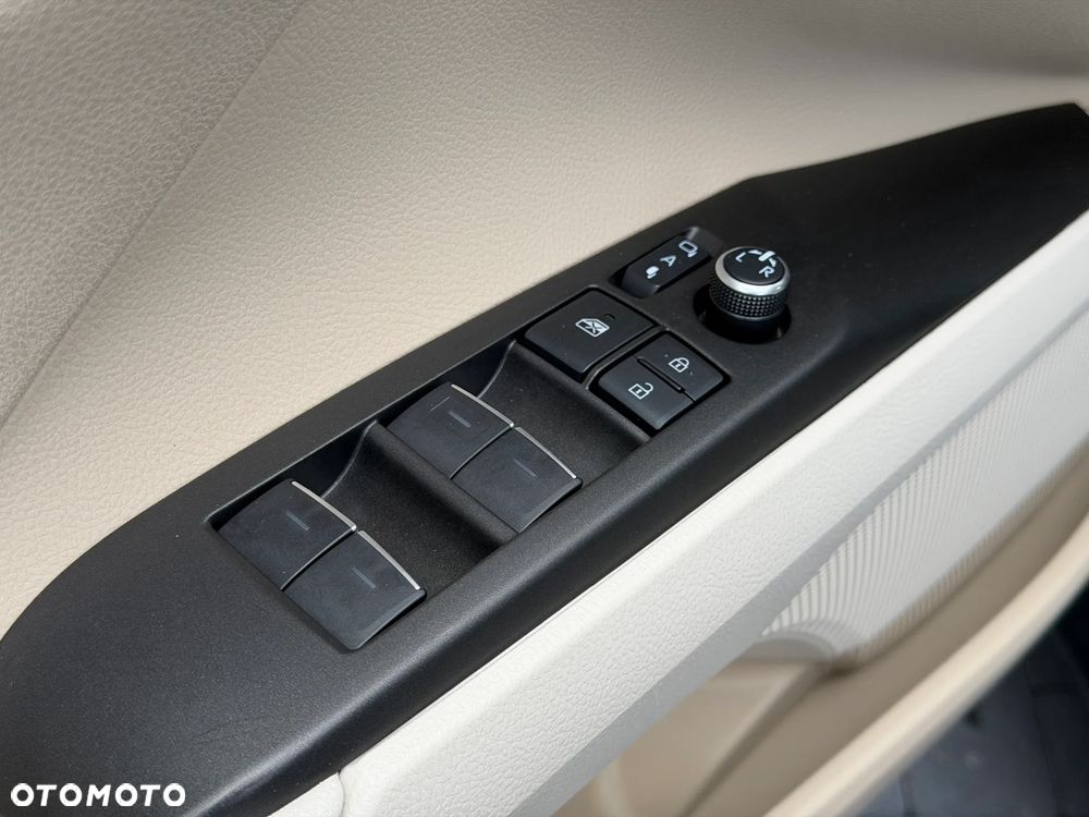Toyota Camry 2.5 Hybrid Executive CVT - 12
