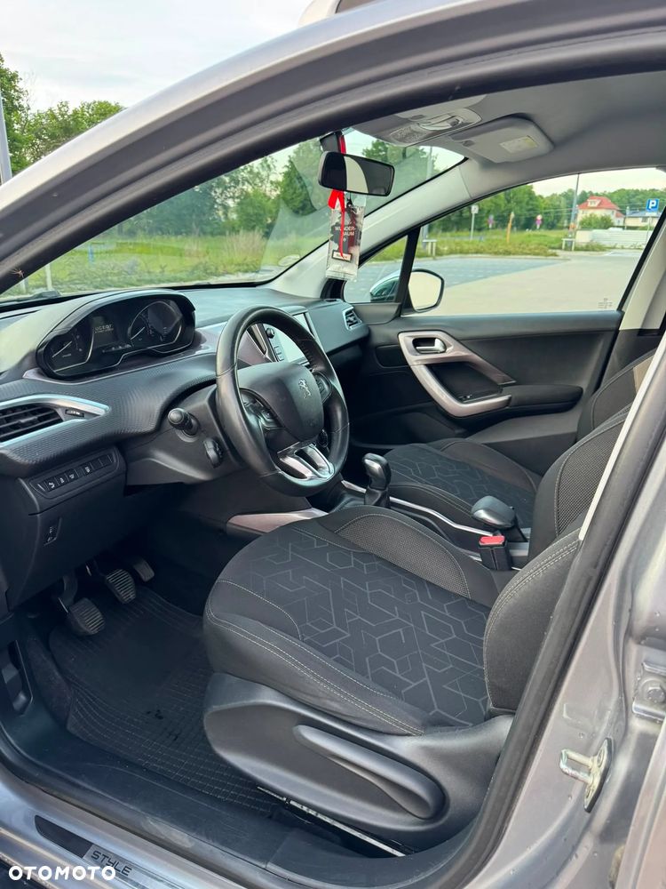Peugeot 2008 1.6 e-HDi Style S&S - 10