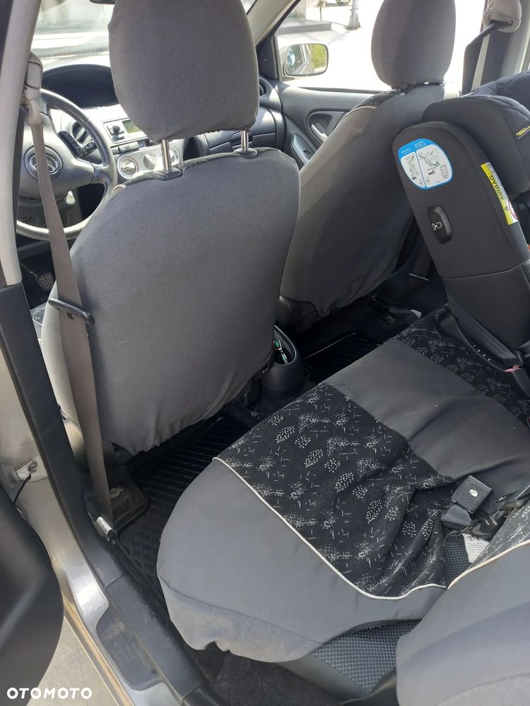 Toyota Yaris 1.4 D-4D - 7