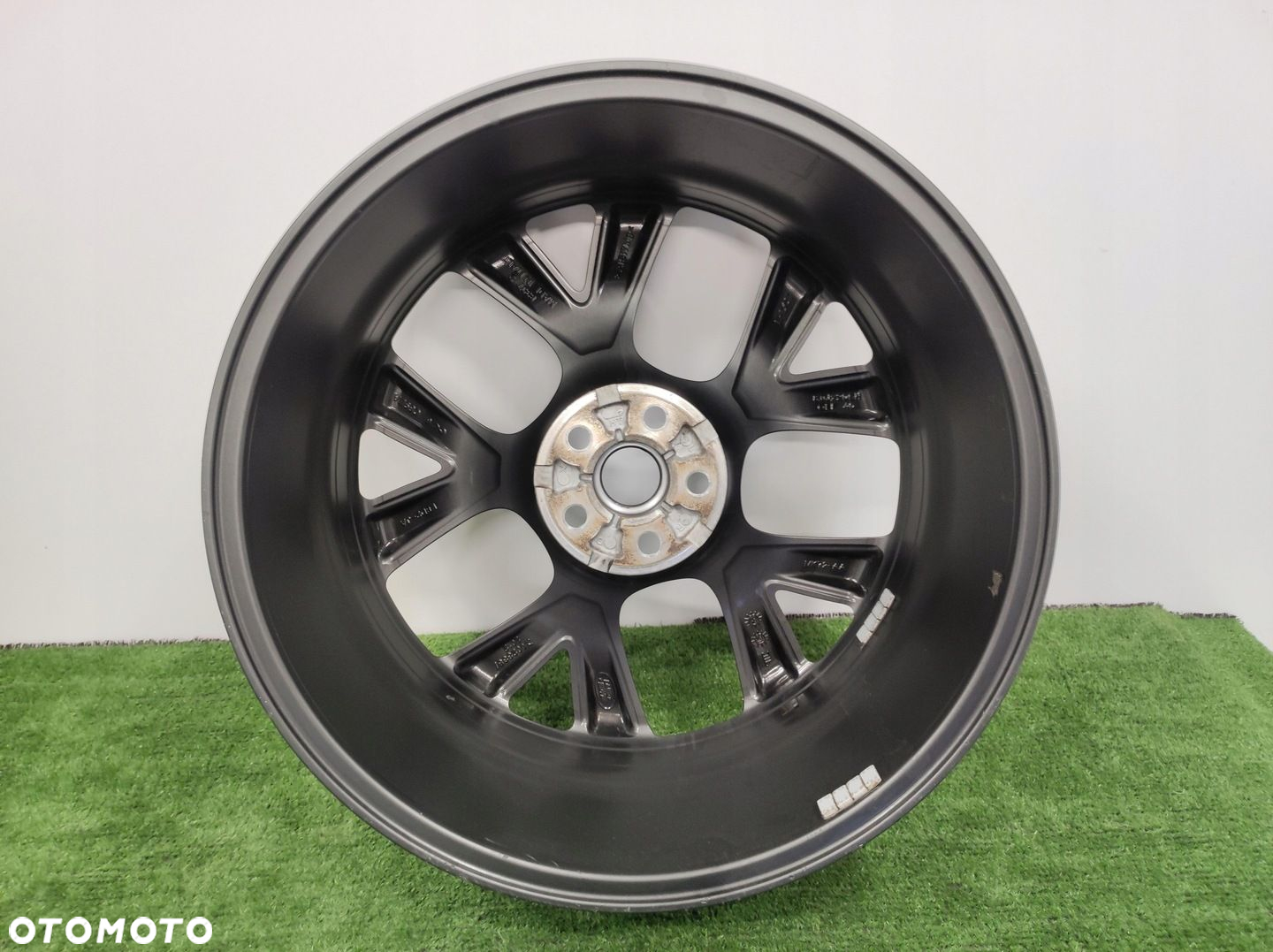 FELGA RANGE ROVER EVOQUE 8x20 ET40 K8D2-AA - 2