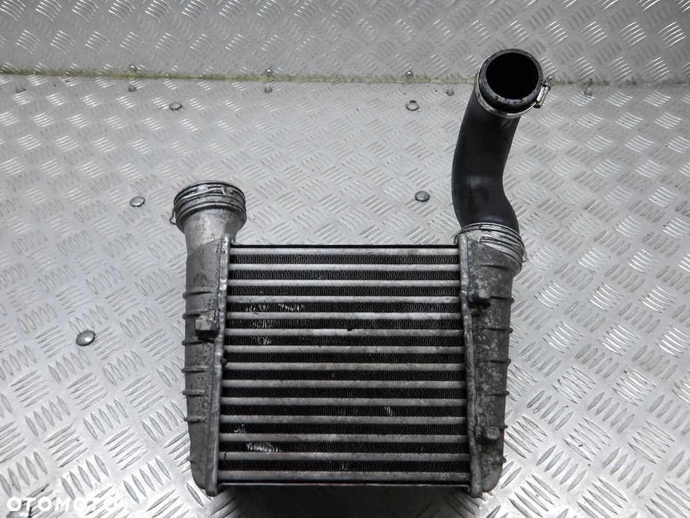 PASSAT B5 FL SEDAN 2.5 TDI 4MOTION CHŁODNICA INTERCOOLERA PRAWA 3B0145806 - 1