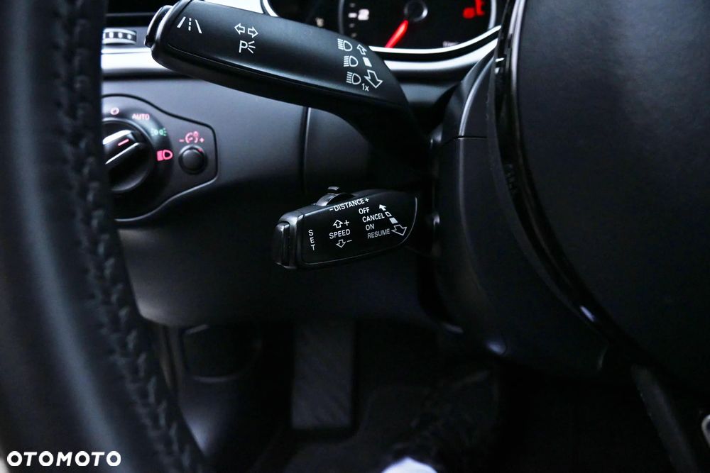 Audi A4 Avant 2.0 TDI DPF clean diesel quattro S tronic S line Sportpaket - 37