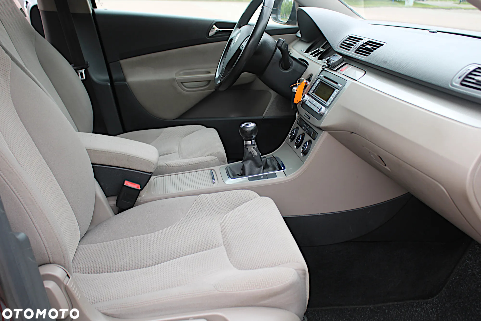 Volkswagen Passat 2.0 TDI DPF Sportline - 29