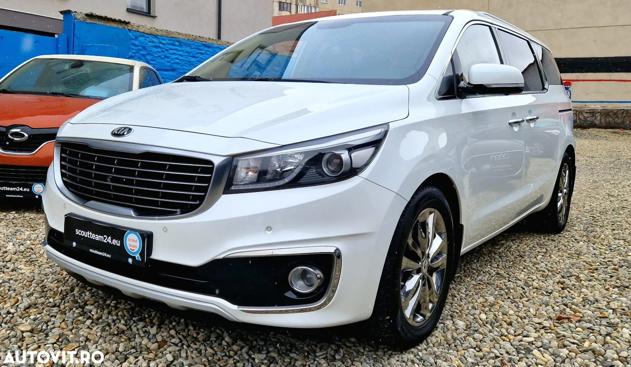 Kia Carnival - 27