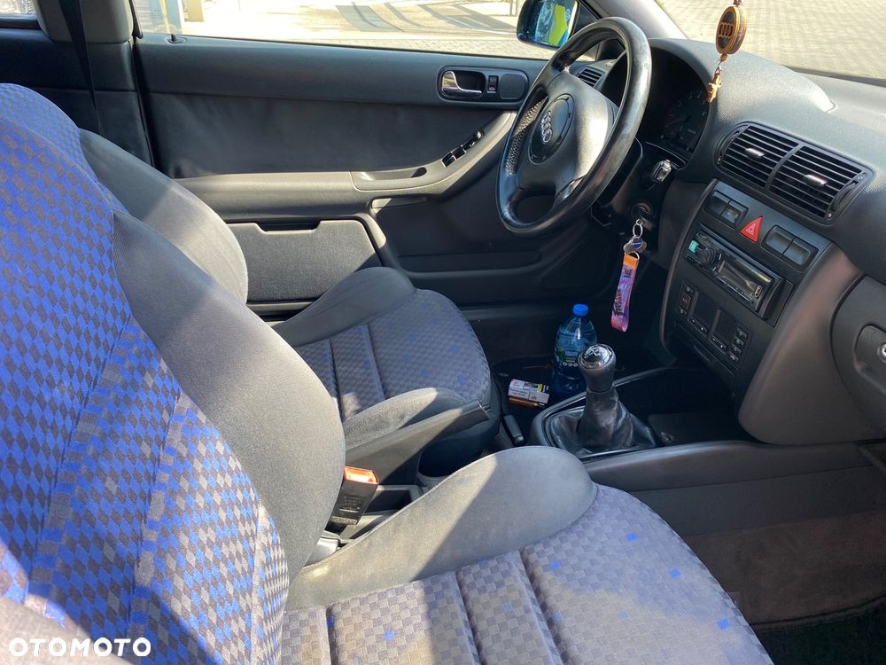 Audi A3 3-drzwiowe 1.6 Ambiente - 26