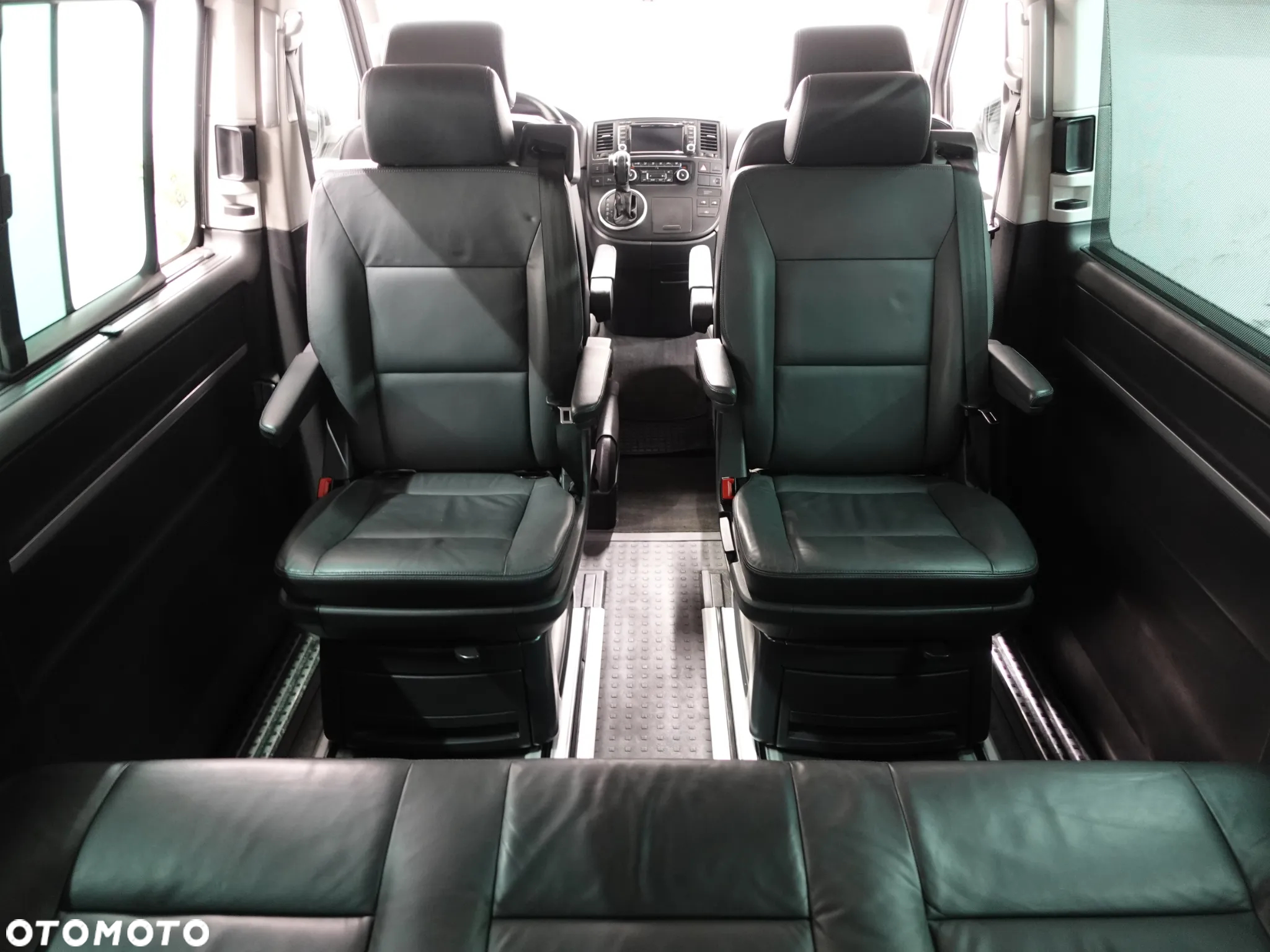 Volkswagen Multivan - 31
