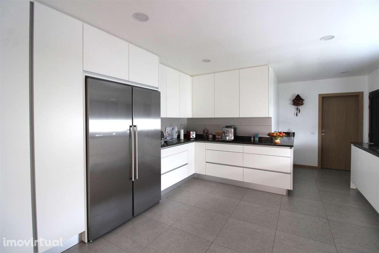 Moradia Isolada / Semi-nova / Vieira de Leiria - Grande imagem: 3/35