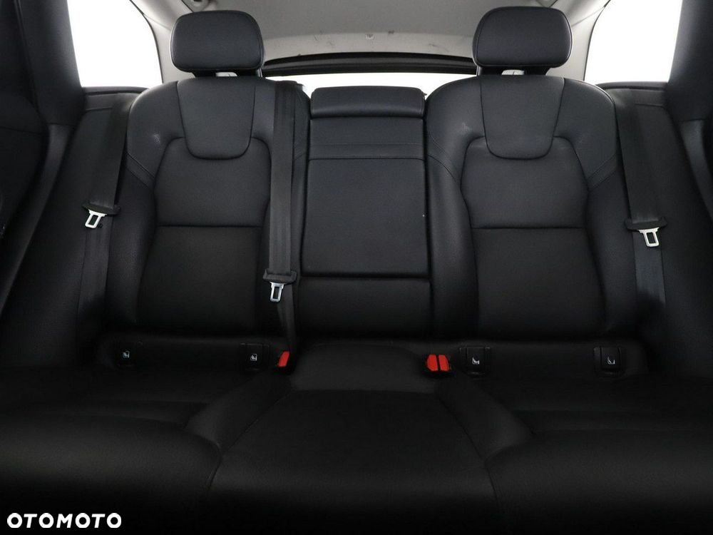 Volvo XC 60 B4 D Geartronic Momentum Pro - 19
