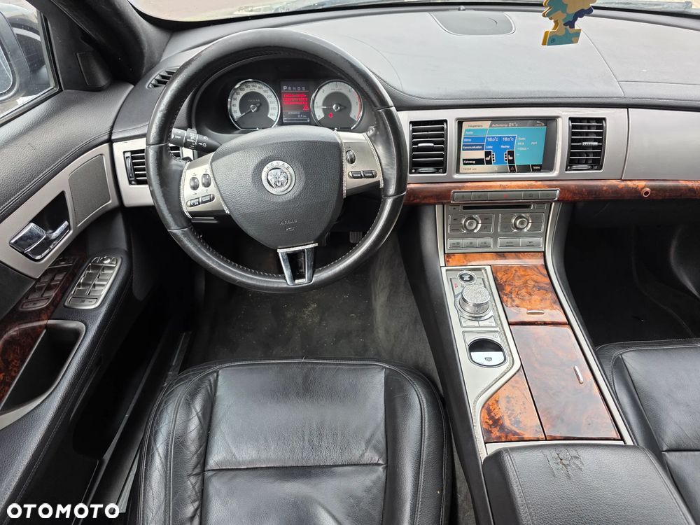 Jaguar XF 2.7 V6 D Premium Luxury - 10