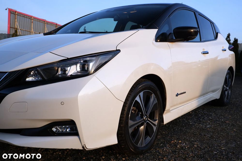 Nissan Leaf 40 kWh TEKNA - 28