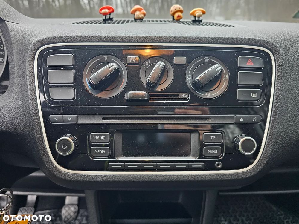 Volkswagen up! white - 19