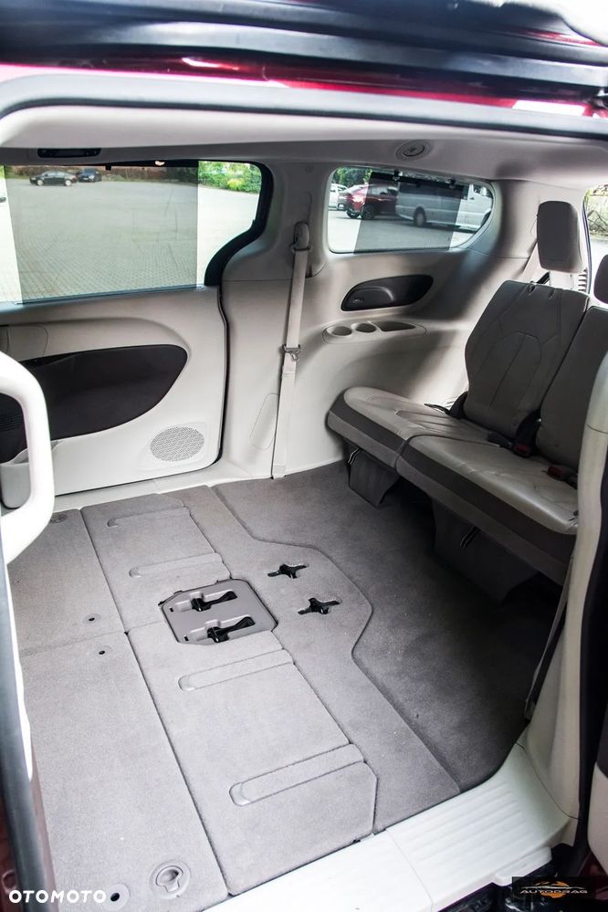 Chrysler Pacifica - 36