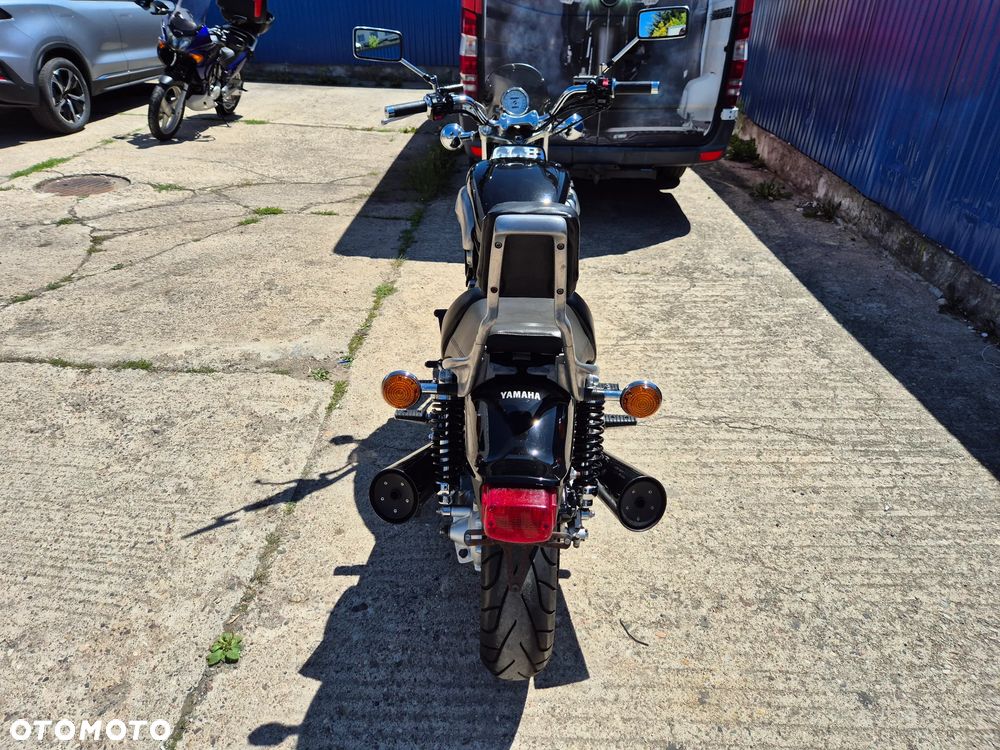 Yamaha V-MAX - 12