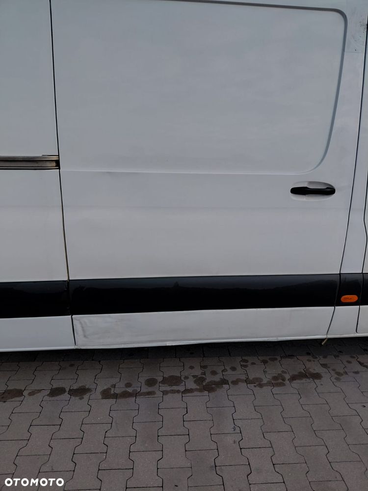 Mercedes-Benz Sprinter - 15