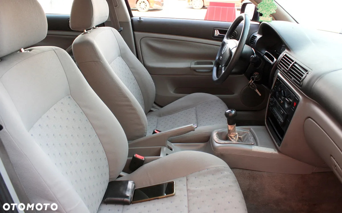 Volkswagen Passat 1.6 GL - 8
