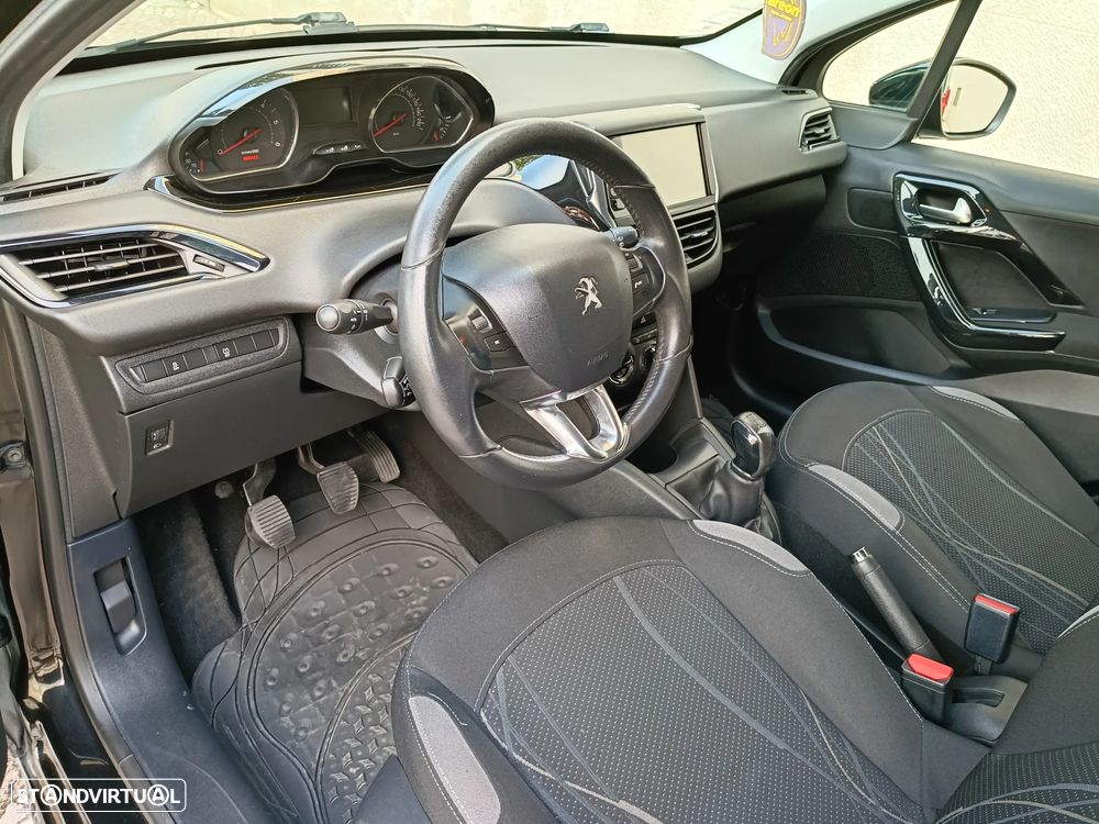 Peugeot 208 1.4 HDi SE Style - 10