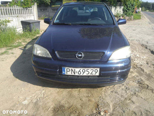 Opel Astra 1.6 zderzak przedni kolor granat metalic