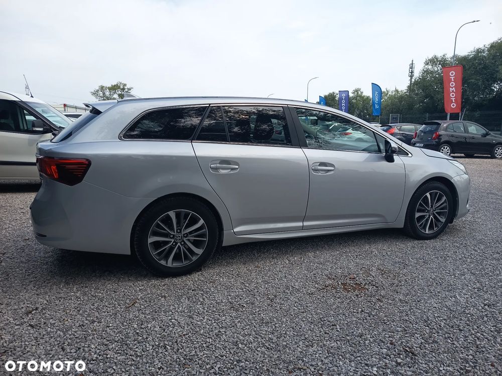 Toyota Avensis 1.8 Premium - 12