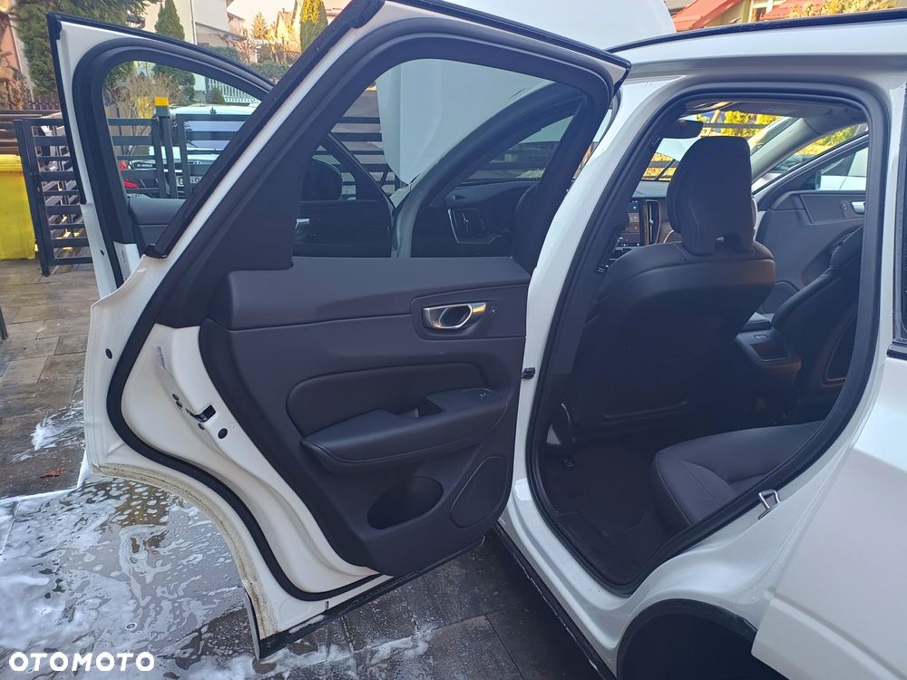 Volvo XC 60 B5 B AWD Plus Dark - 5