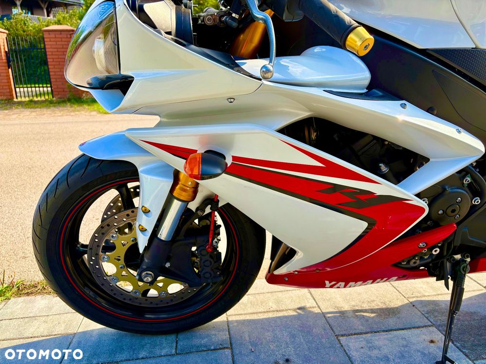 Yamaha R1 - 9