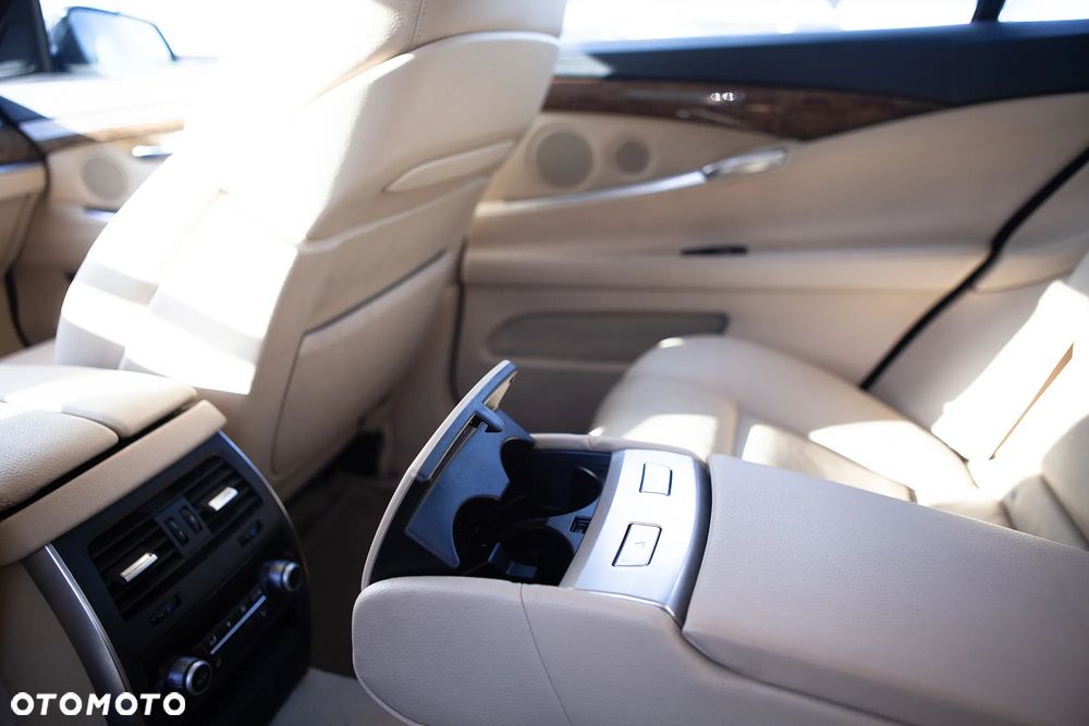 BMW 5GT 535i - 9