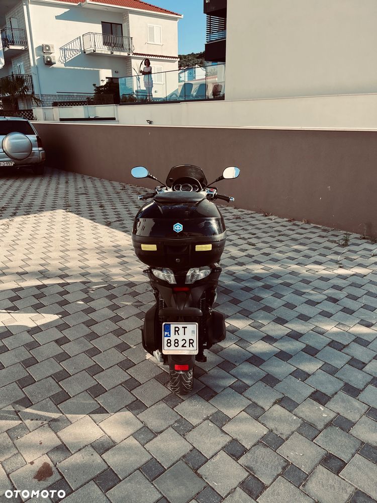 Piaggio MP-3 - 4