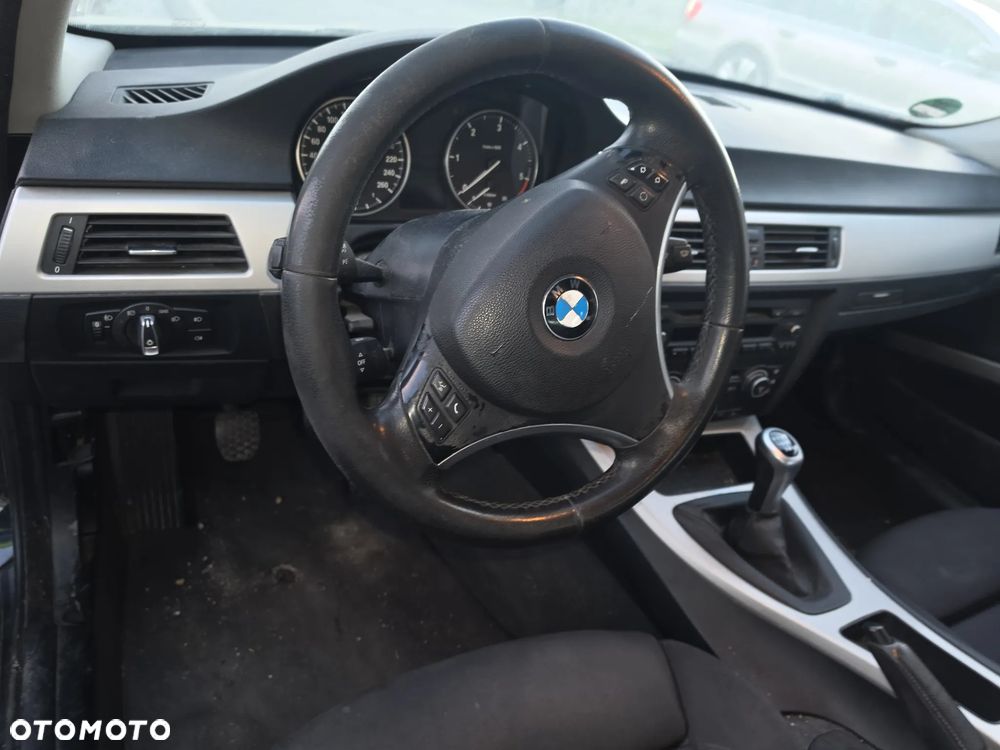 Konsola  kokpit  BMW  E90  /91 oryginał - 2
