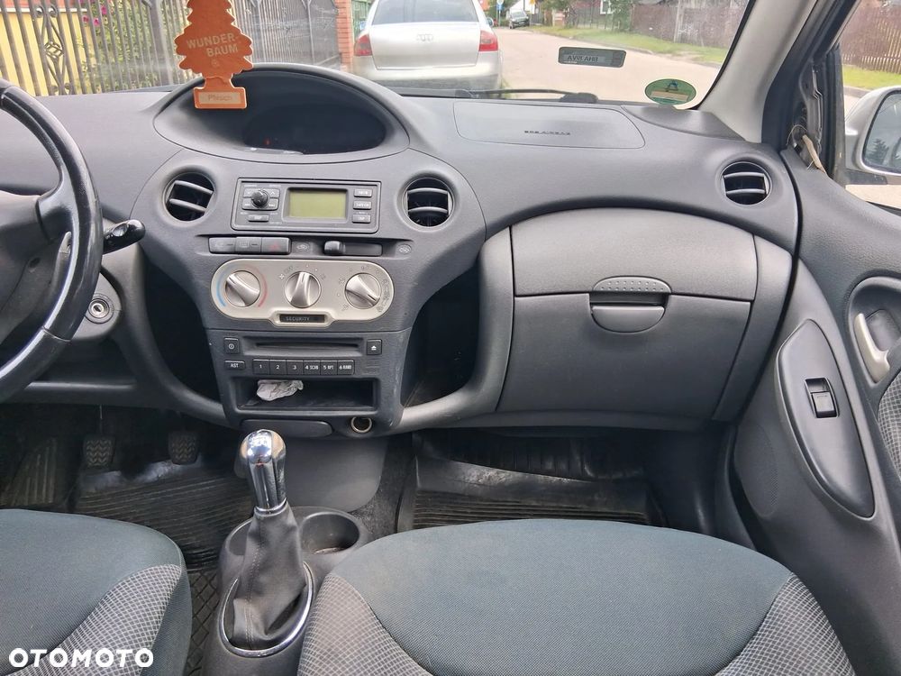 Toyota Yaris - 4
